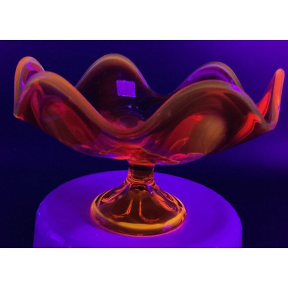 VTG VIKING AMBERINA CADMIUM CANDY DISH *IT GLOWS* 4.5" H X 7" W W/STICKER - Picture 2 of 9